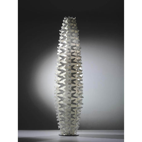 Slamp lampada da terra Cactus XL Gold con un design impressionante e riflessi prismati su uno sfondo elegante.