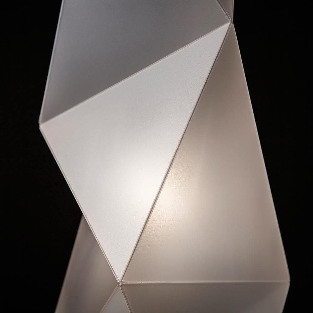 Slamp Stehleuchte Diamond Large Weiß - modernes geometrisches Design mit skulpturaler Lampenform.