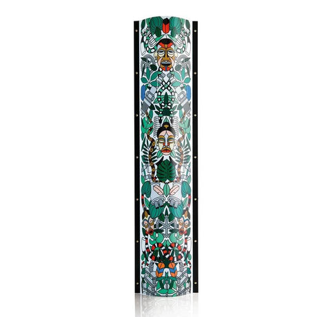 Slamp golvlampa Lafrique Extra Large Tube Svart med färgglad, konstnärlig design i ett modernt rum.