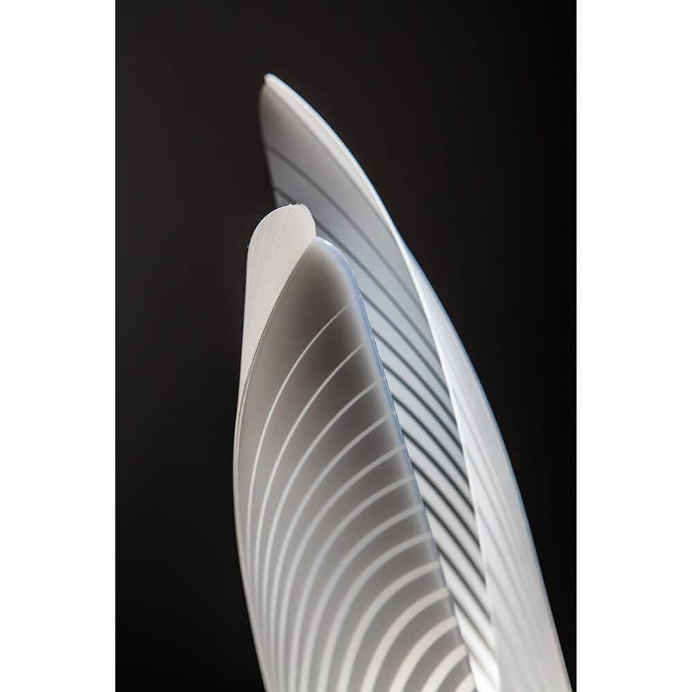 Detailansicht der Slamp Stehleuchte Las Palmas Large in Weiß, inspiriert von Palmen und dem Licht des Atlantischen Ozeans.