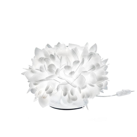 Slamp Tischlampe Veli Foliage mit elegantem, blütenförmigem Design in Weiß.