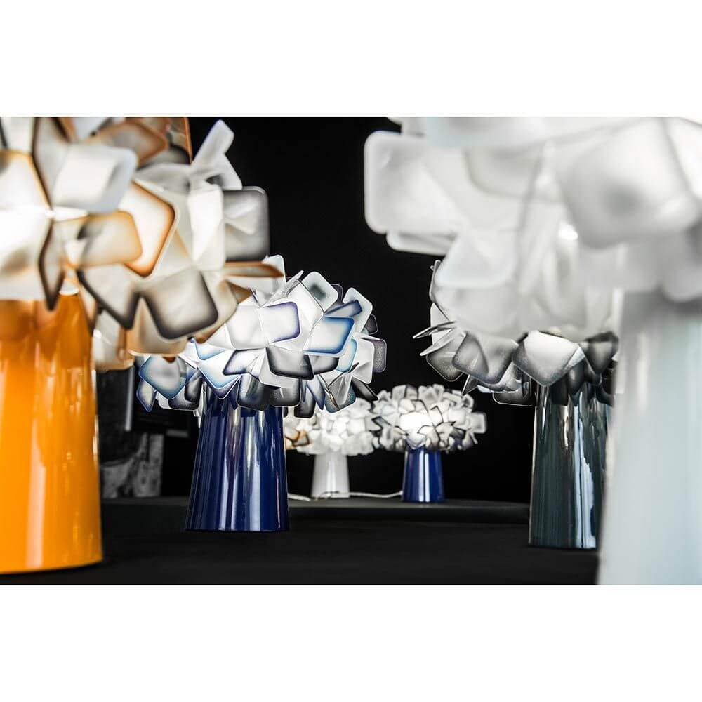 Slamp Tischleuchte Clizia Orange und weitere Modelle in einem stilvollen Setting