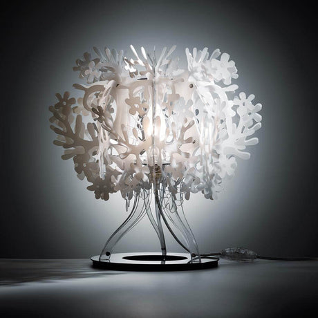 Luz de mesa Slamp Fiorella 370lm 2800K Branco com detalhes em forma de flores e luz suave.