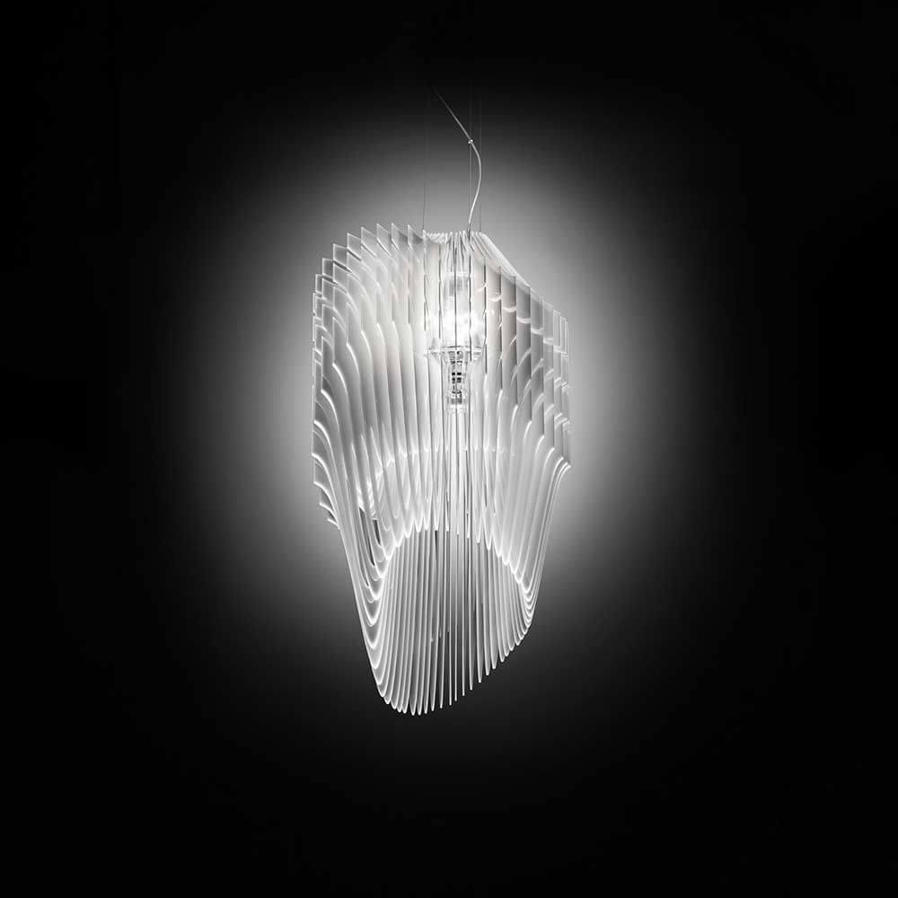 Slamp extravagante Hängelampe Avia L 120cm mit futuristischem Design und faszinierenden Lichteffekten.