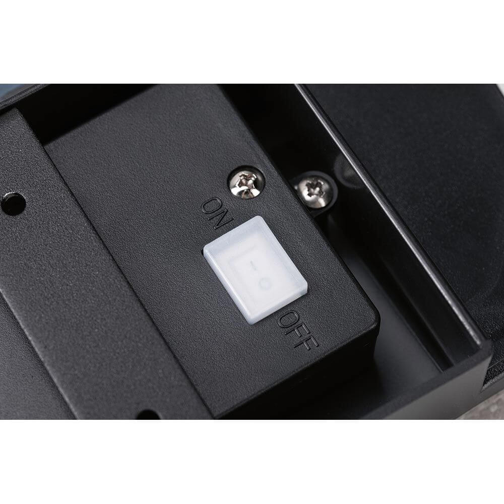 Schalter der Solar-Wandleuchte Cyrus in der Position ON/OFF für einfache Bedienung.