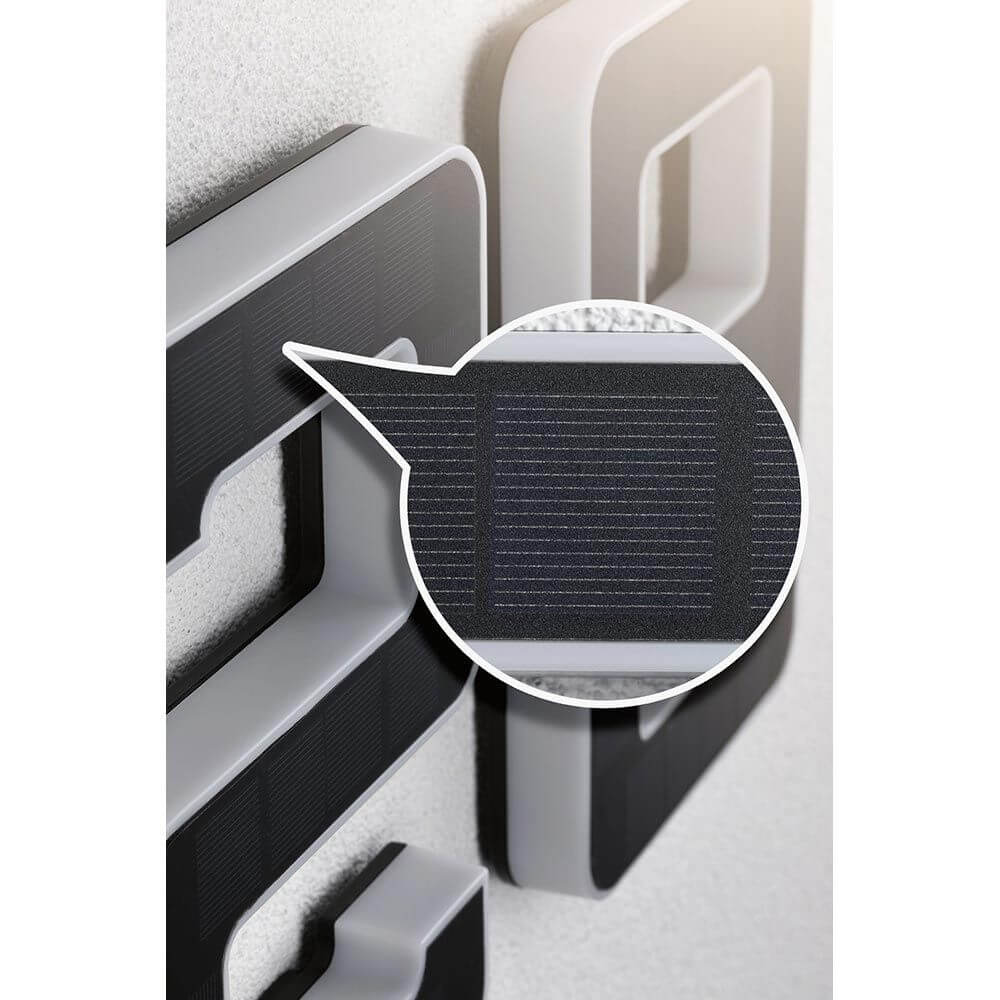 LED Solar Hausnummernleuchte Buchstabe A Schwarz mit Solarpanel detailreiche Ansicht