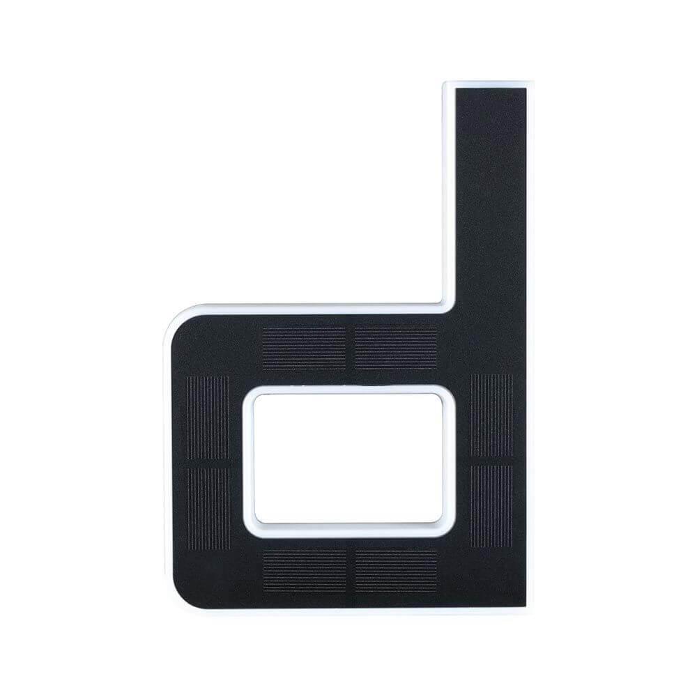 Schwarze Solar LED Hausnummernleuchte Buchstabe D, spritzwassergeschützt, warmweißes Licht.