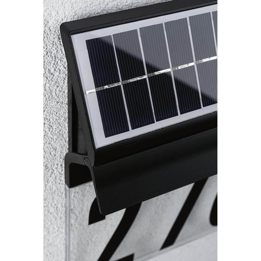 Solar LED Hausnummernleuchte Neda in Schwarz mit Solarpanel zur Energieversorgung