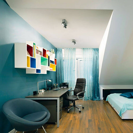 Soul LED Deckenspot 720lm Nickel-Satiniert in modernem Arbeitszimmer mit stilvoller Einrichtung.