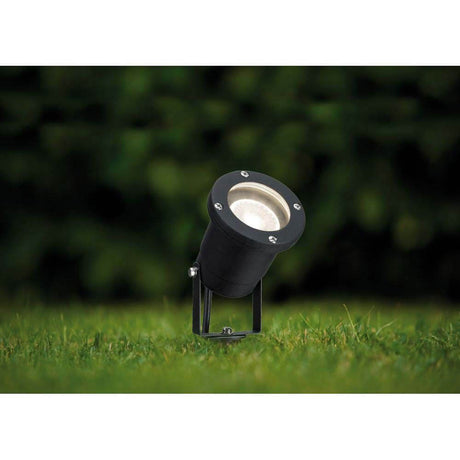 Special Line Garden Spotlight IP44 GU10 3,5W Schwarz Alu auf Rasen montiert, ideal für Gartenbeleuchtung.
