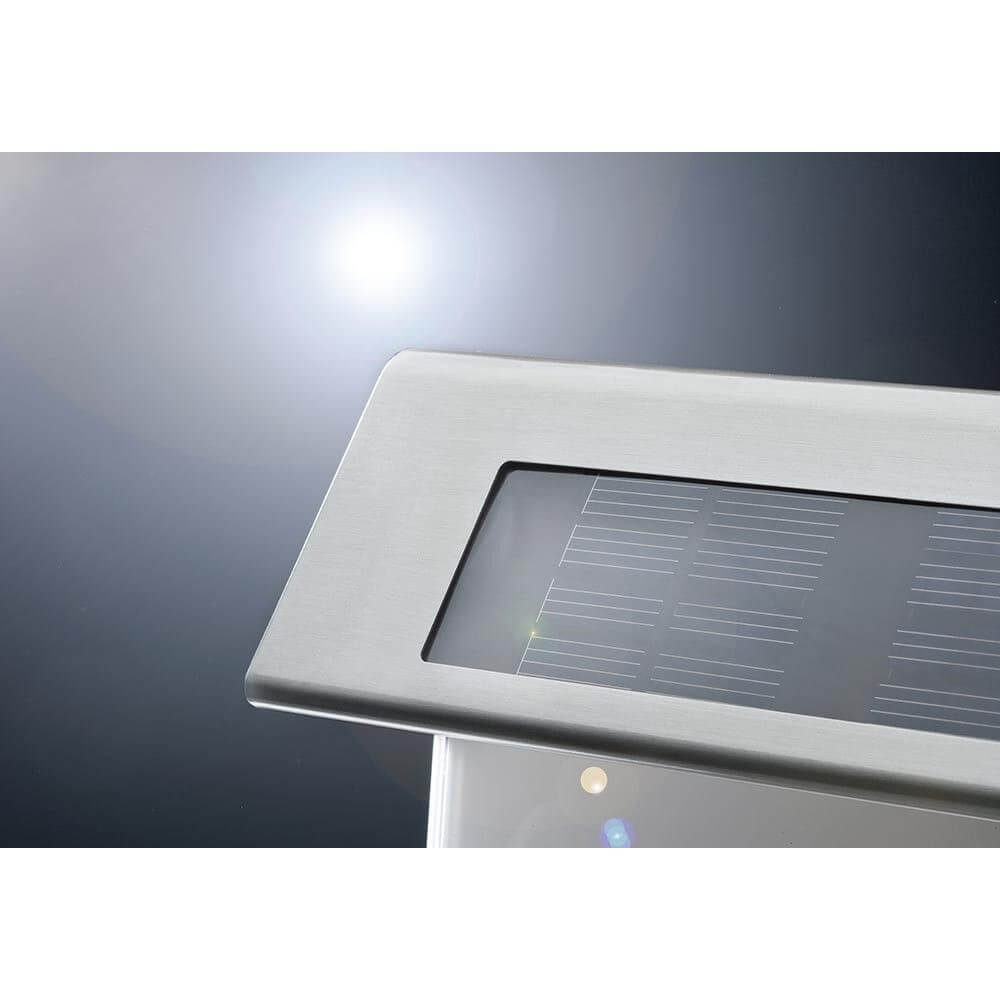 LED Solar Hausnummernleuchte IP44 Edelstahl, Weiß - Detailansicht des Edelstahlrahmens und Solarpanels