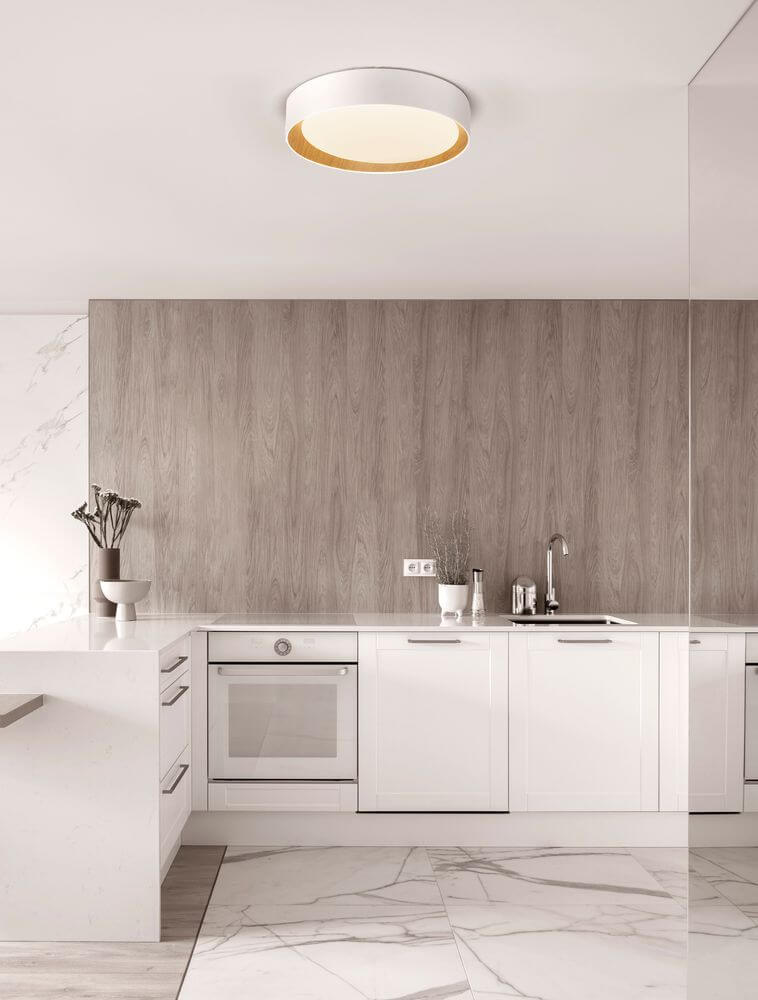 Moderne Küche mit Stake LED Deckenleuchte Ø 60cm 3000K, stilvoller Belag und elegantes Design.
