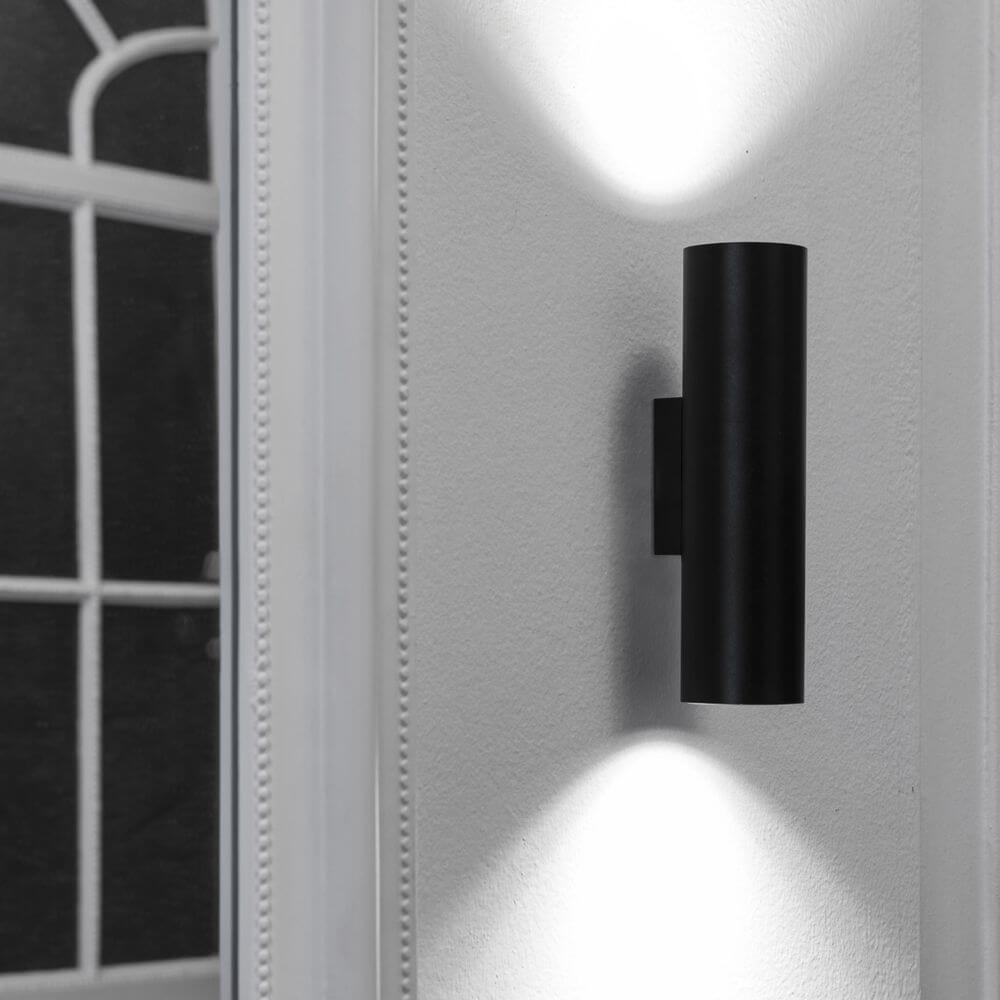 Stan Wandlampe Up & Down - elegante Wandleuchte aus Aluminium mit gleichmäßiger Lichtverteilung.