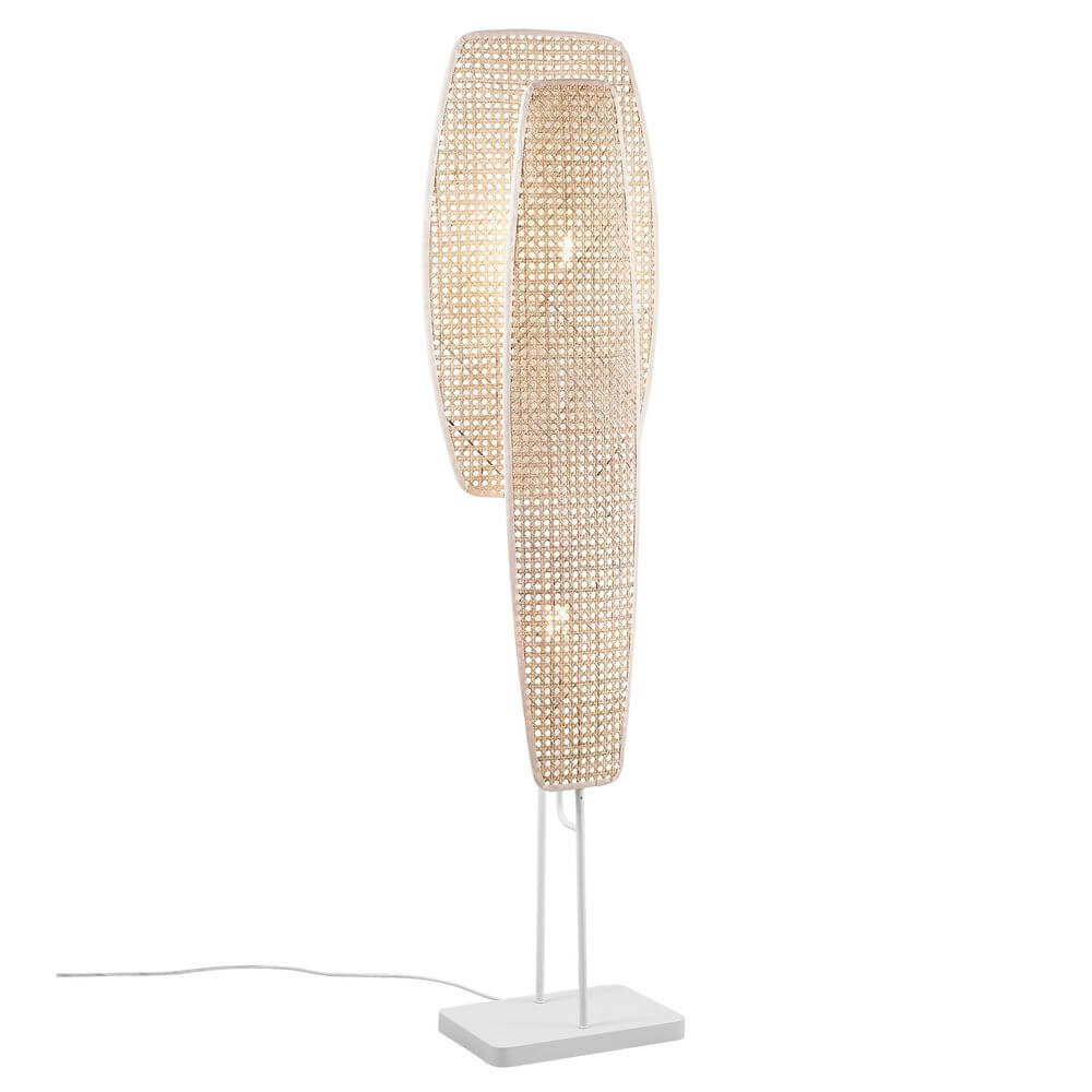 Stehlampe Bali mit modernem Design, hell erleuchtet durch einzigartige Materialien.
