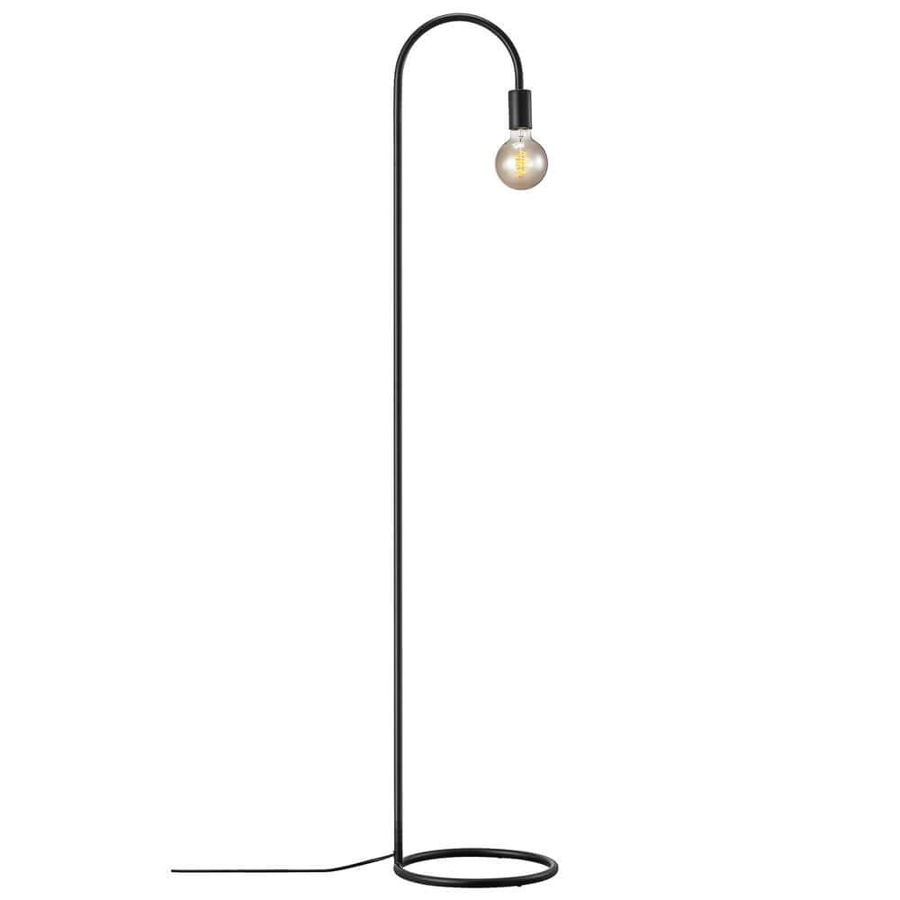Stehlampe Paco mit modernem Design und schmalem Standfuß, ideal für stilvolle Raumausstattung.