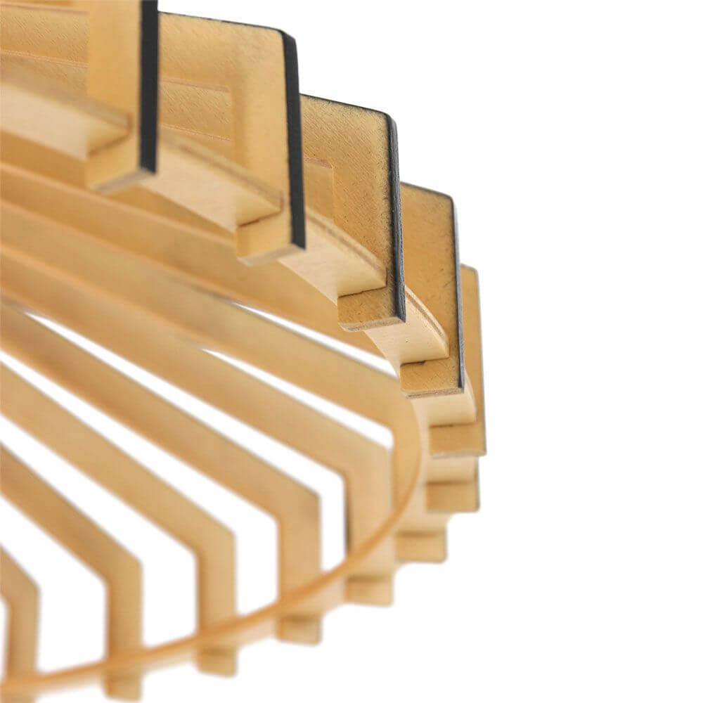 Detailansicht der Holz-Hängeleuchte Smukt mit einzigartigem Design aus hochwertigem Pappelholz.