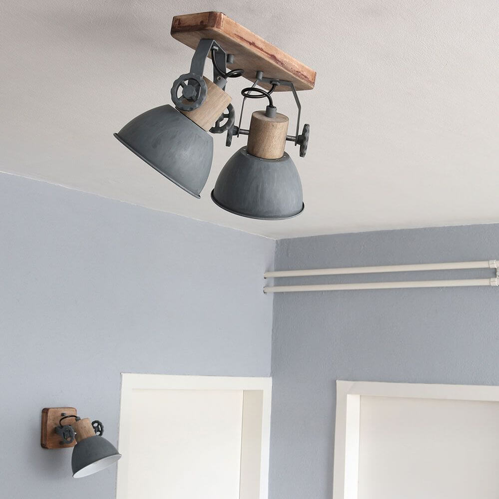 Industrie-Deckenleuchte Gearwood in retro-industriellem Design mit Holz- und Metallschirm.