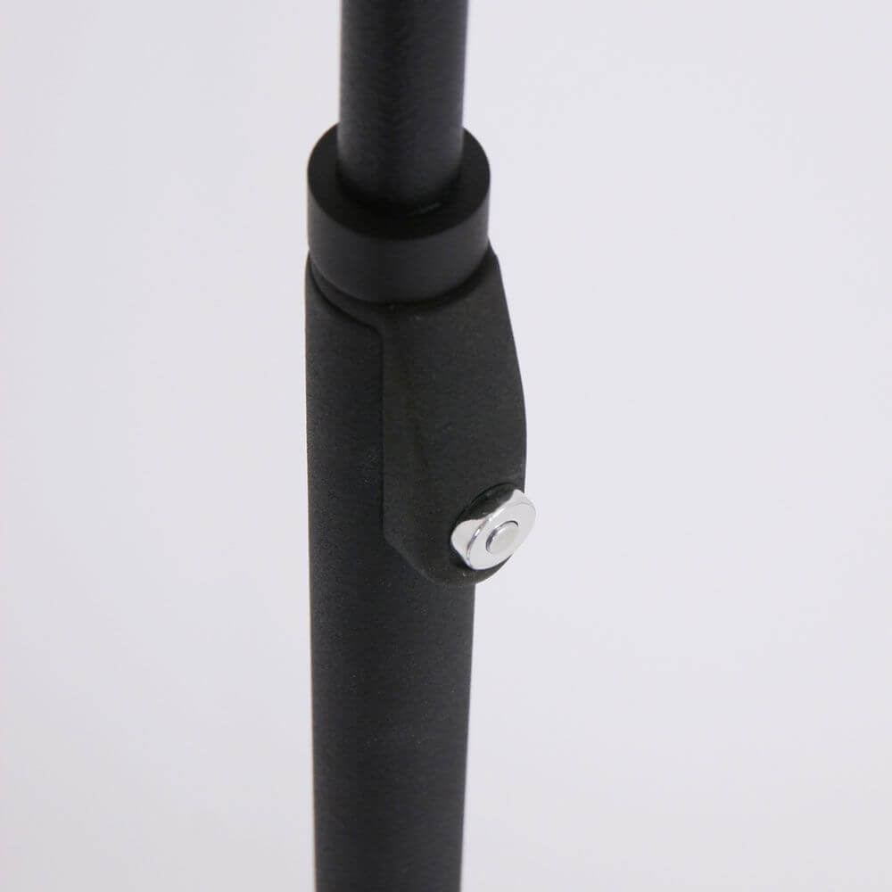Detailaufnahme des verstellbaren Stativs der Stehleuchte Zenith von Steinhauer, robust und funktional.