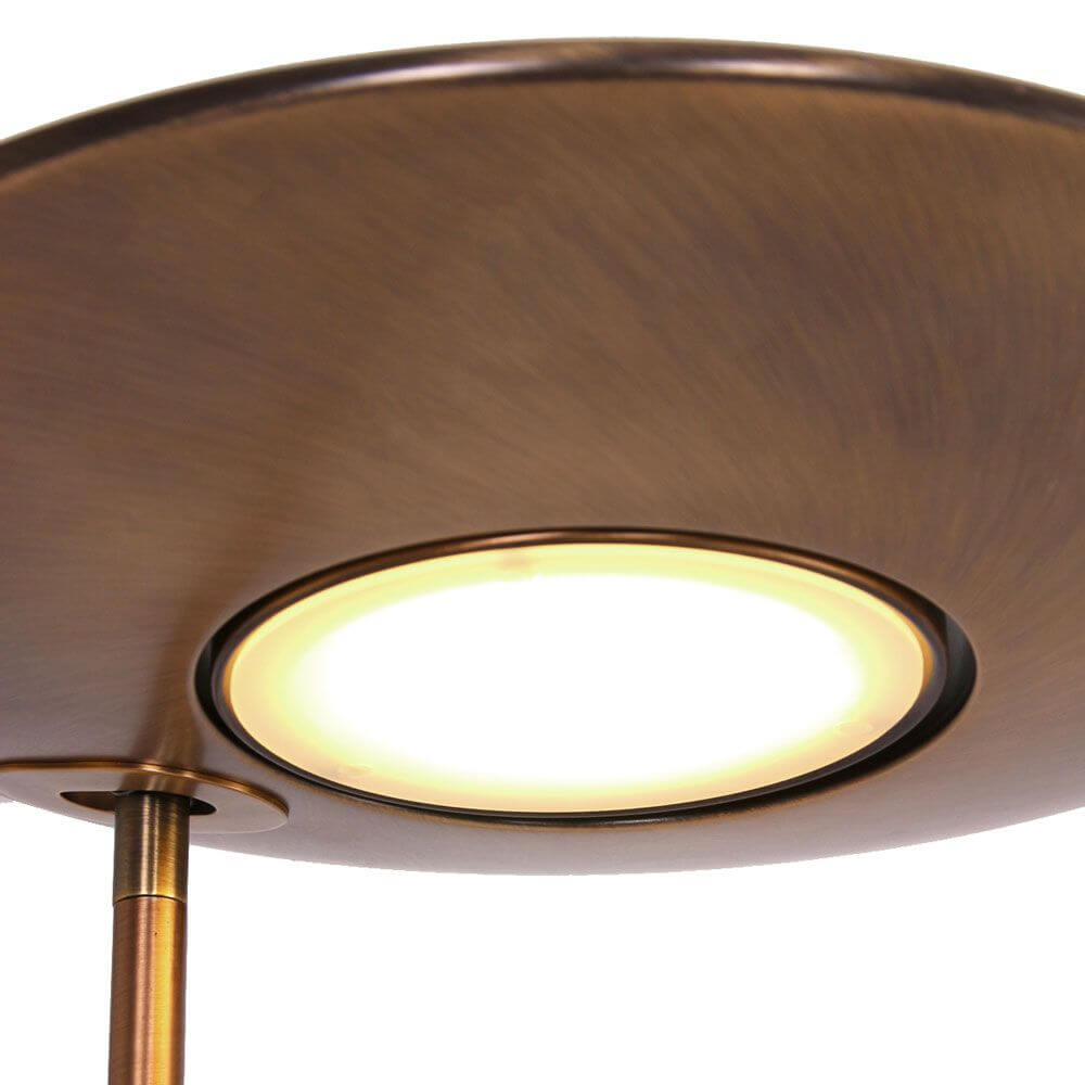 LED-Deckenfluter Zenith mit Lesearm & Tastdimmer CCT in elegantem Design und goldener Oberfläche.