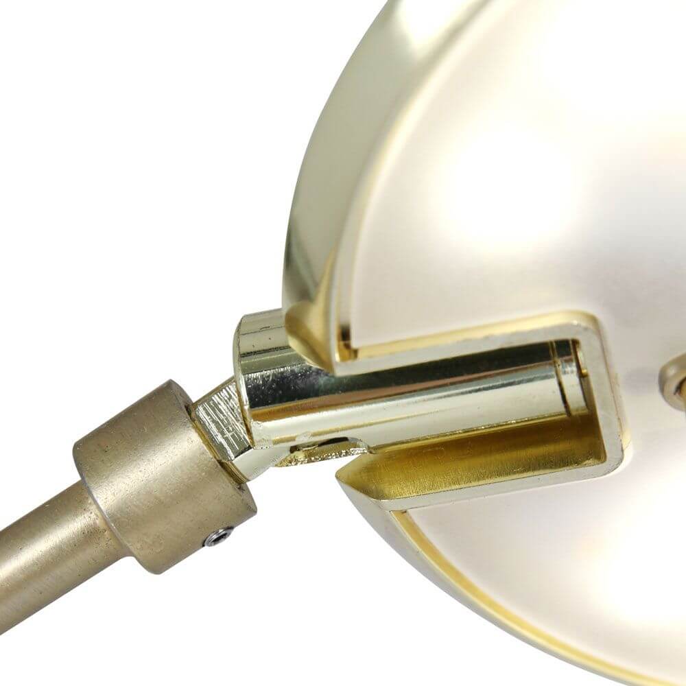 Detailaufnahme des LED-Deckenfluters Zenith mit Lesearm & Tastdimmer CCT und hochwertiger Verarbeitung.