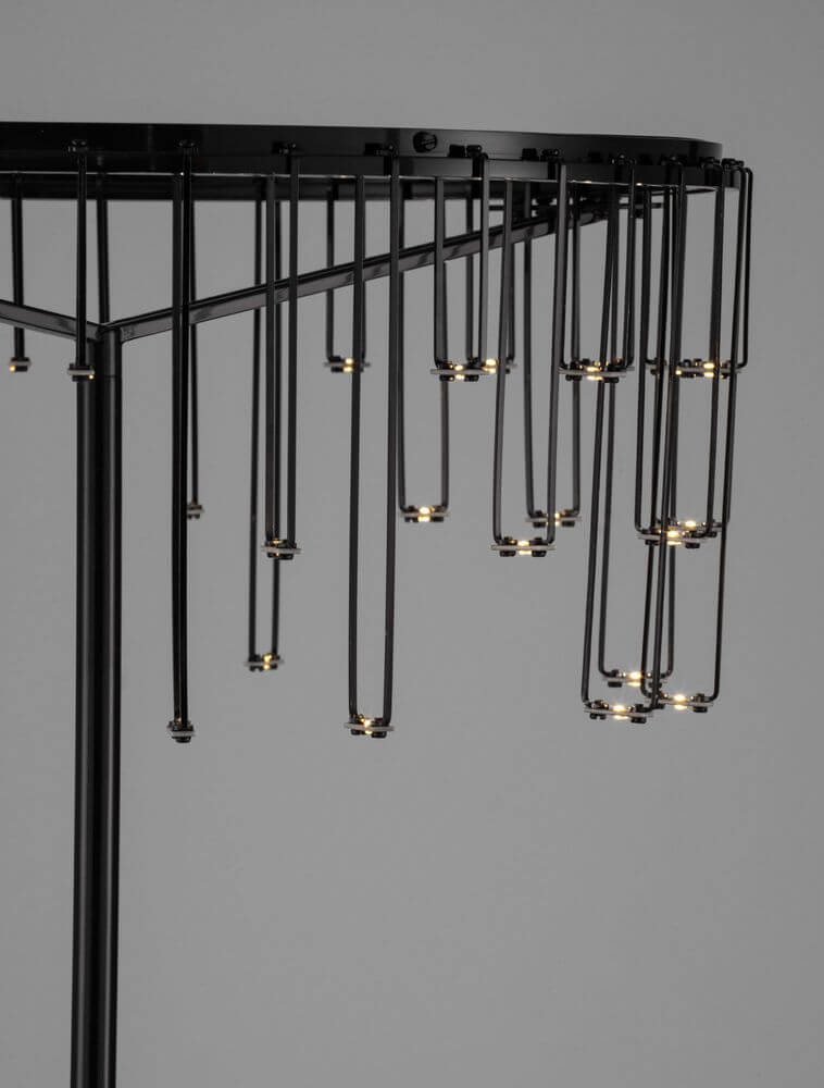 Stellar LED Stehlampe mit modernem Design, 141cm hoch, 40cm Durchmesser und warmem Licht von 3000K.