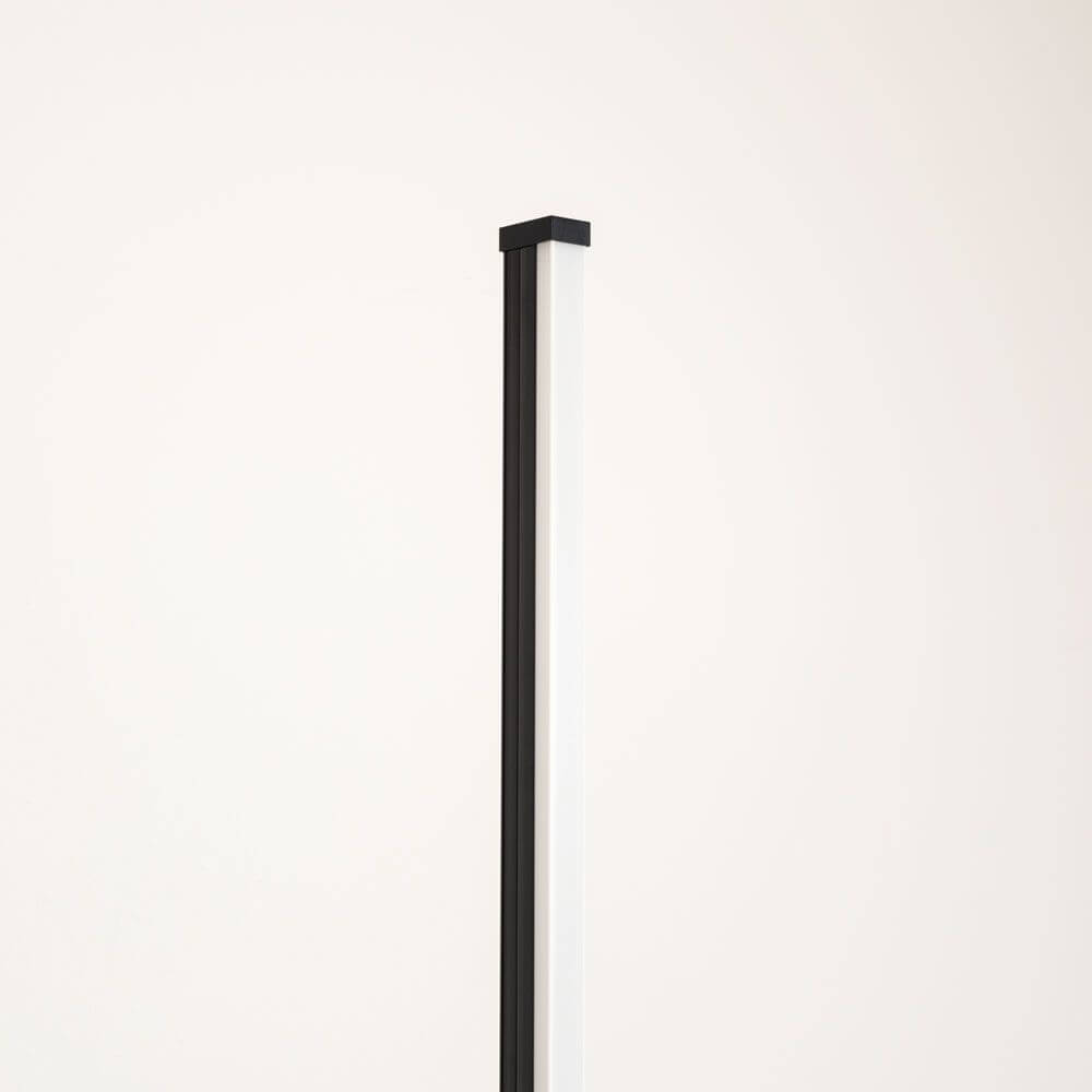 Sting Dim2warm langlebige LED-Stehleuchte mit minimalistischem Design aus Aluminium und Kunststoff.
