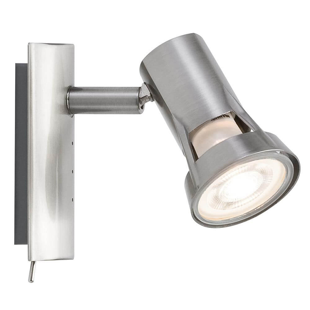 Strahler Teja Nickel satiniert GU10 an einer Wand montiert, modernes und schlichtes Design für vielfältige Wohnsituationen.