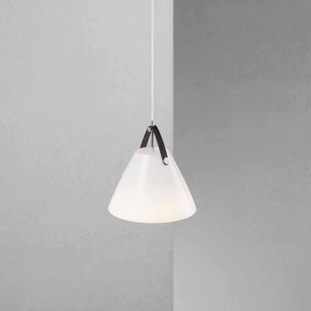 Strap 27 Glas Pendelleuchte Ø 27cm mit 2 Lederriemen Weiß in elegantem Design