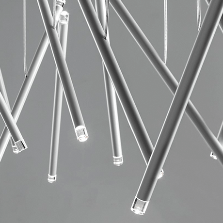 Lodes A-Tube Nano Duo LED Pendellampe mit modernen, schmalen Balken und LED-Lichtquellen.