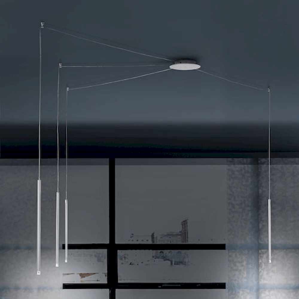 Lodes A-Tube Nano LED Hängelampe in modernem Design mit schmalem Lichtstreifen.