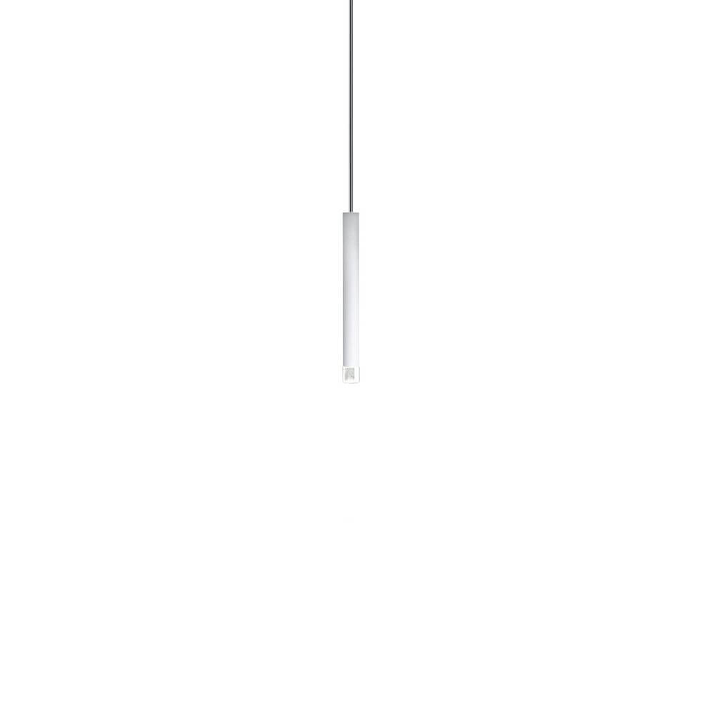 Lodes A-Tube Nano LED Hängelampe in minimalistischem Design, hängend mit Diffusor und LED-Modul.