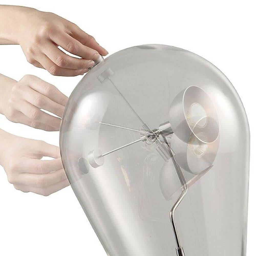 Lodes Blow LED Tischlampe mundgeblasen mit gehärtetem Glas und flexibler Lichtquelle, ideal für stimmungsvolle Räume.