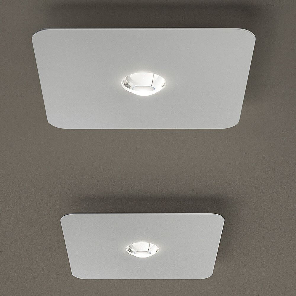 Lodes Frozen Small LED Deckenlampe in minimalistischer Design-Variante an der Decke montiert.
