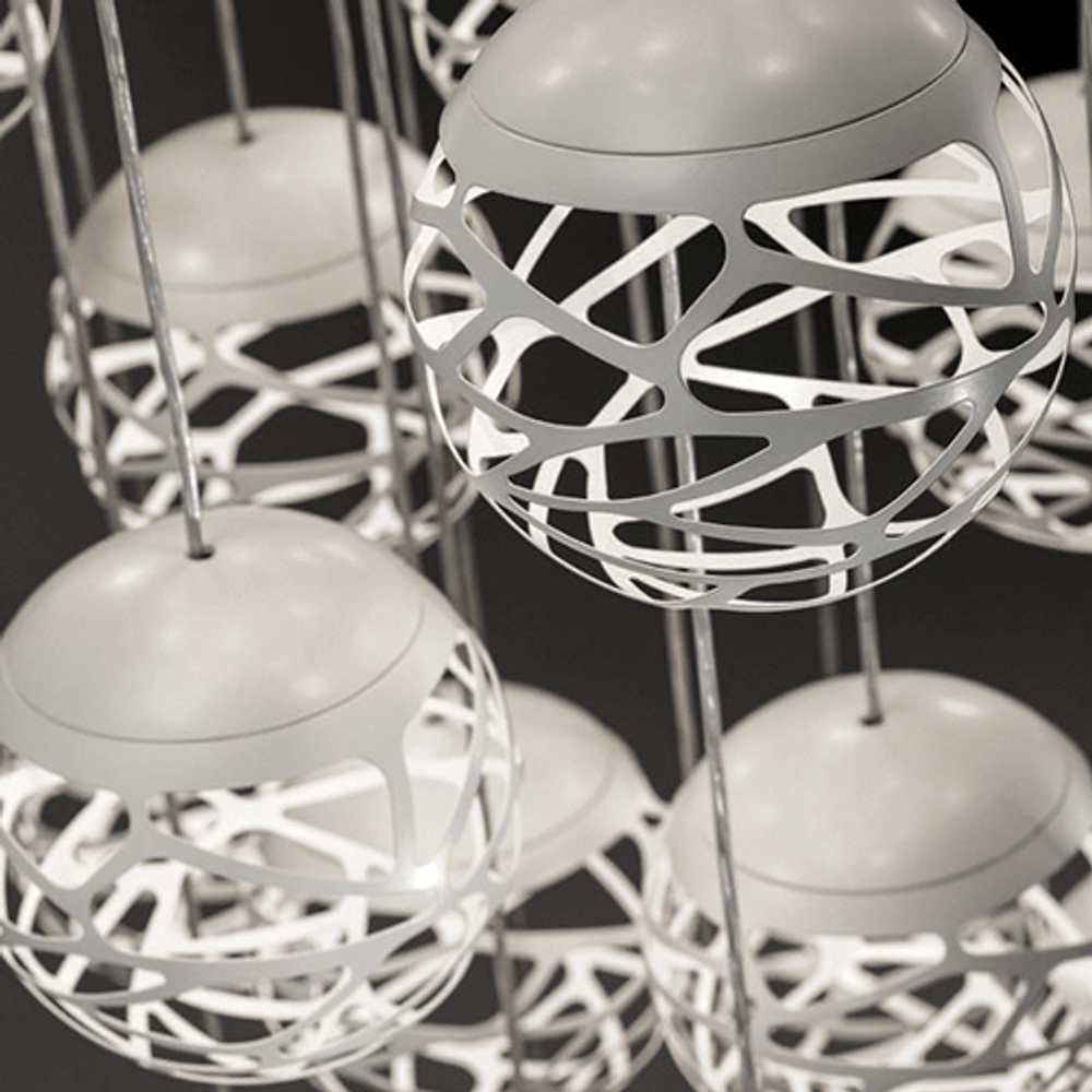 Lodes Kelly Cluster Sphere LED Pendellampe in skulpturalem Design mit faszinierenden Lichtspielen.