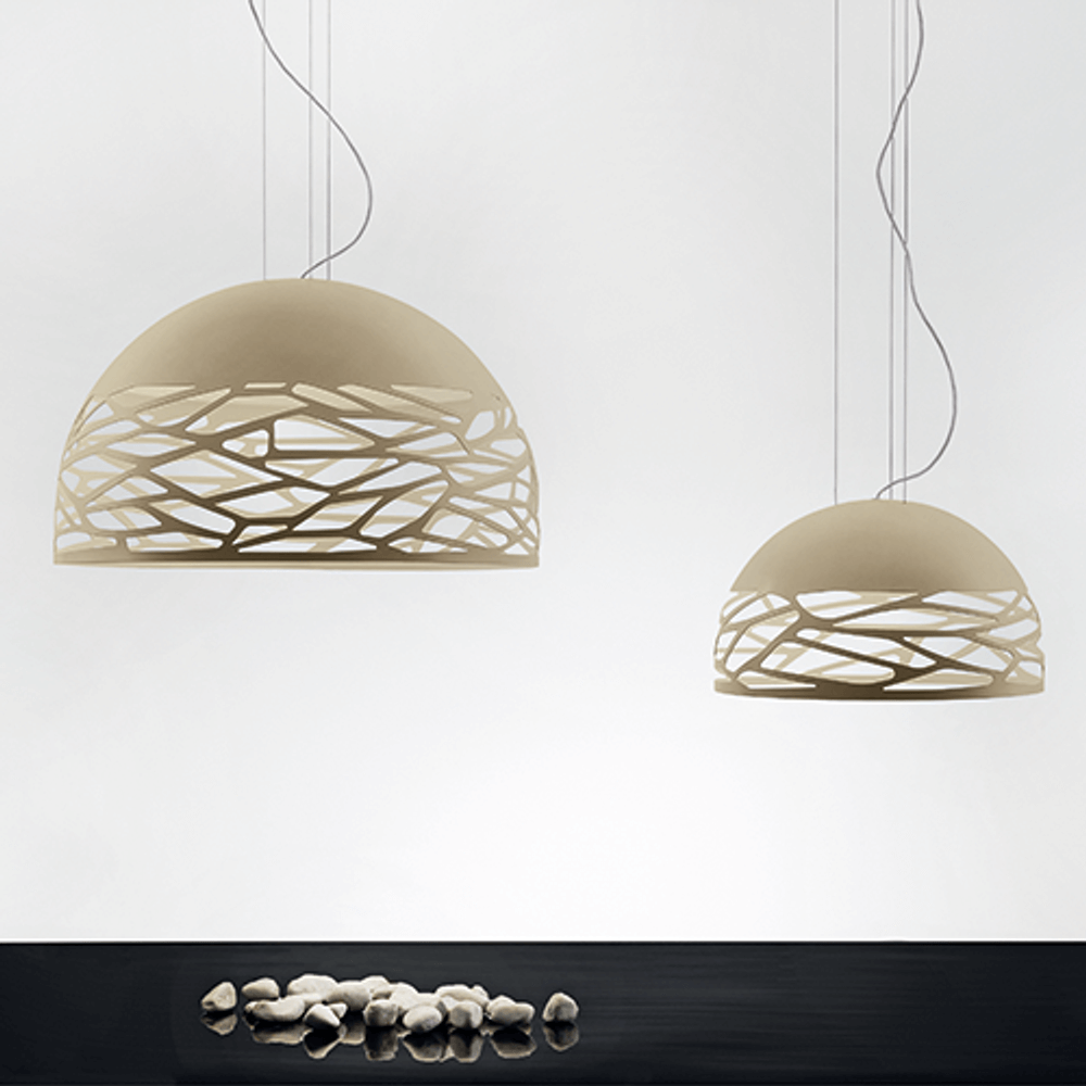 Lodes Kelly Dome Hängelampe in elegantem Design, mit filigranen Laserschnitten und sanftem Lichtspiel.
