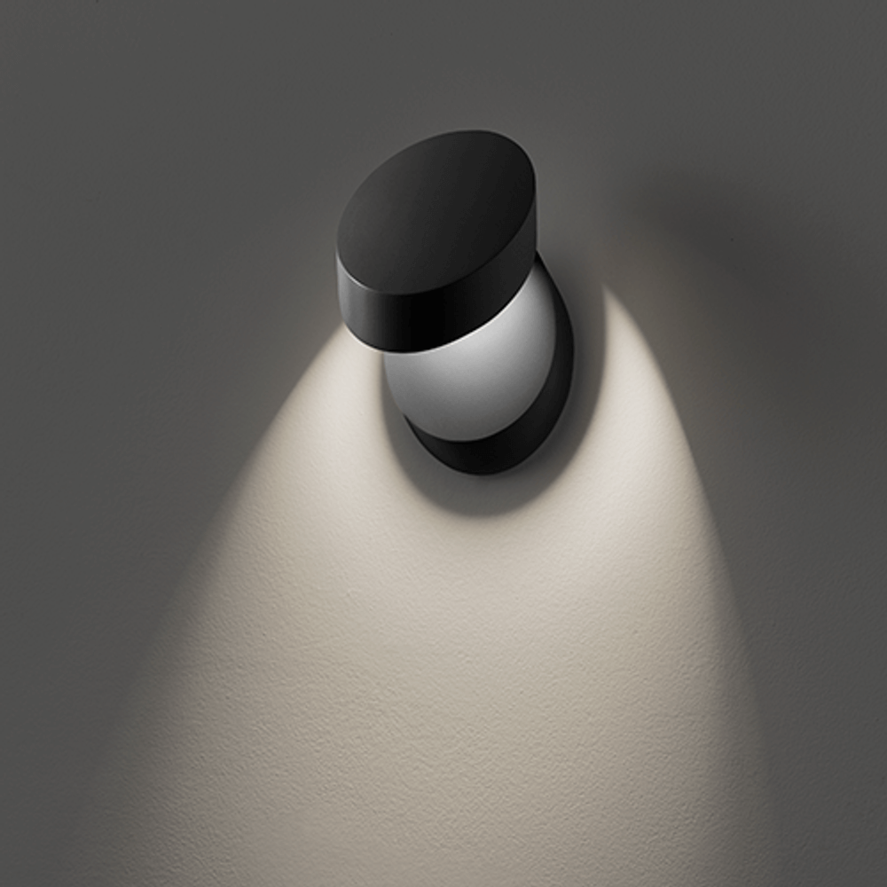 Lodes Pin-Up LED Wandlampe beweglich mit klarem, organischem Design und flexibler Lichtquelle.
