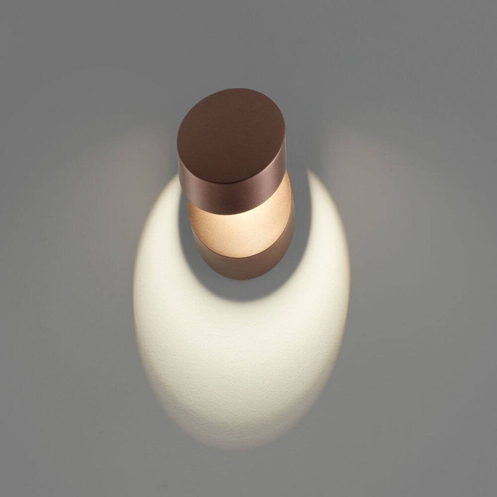 Lodes Pin-Up LED Wandlampe beweglich: moderne, flexible Wandlampe mit elegantem Design und zwei LED-Quellen.