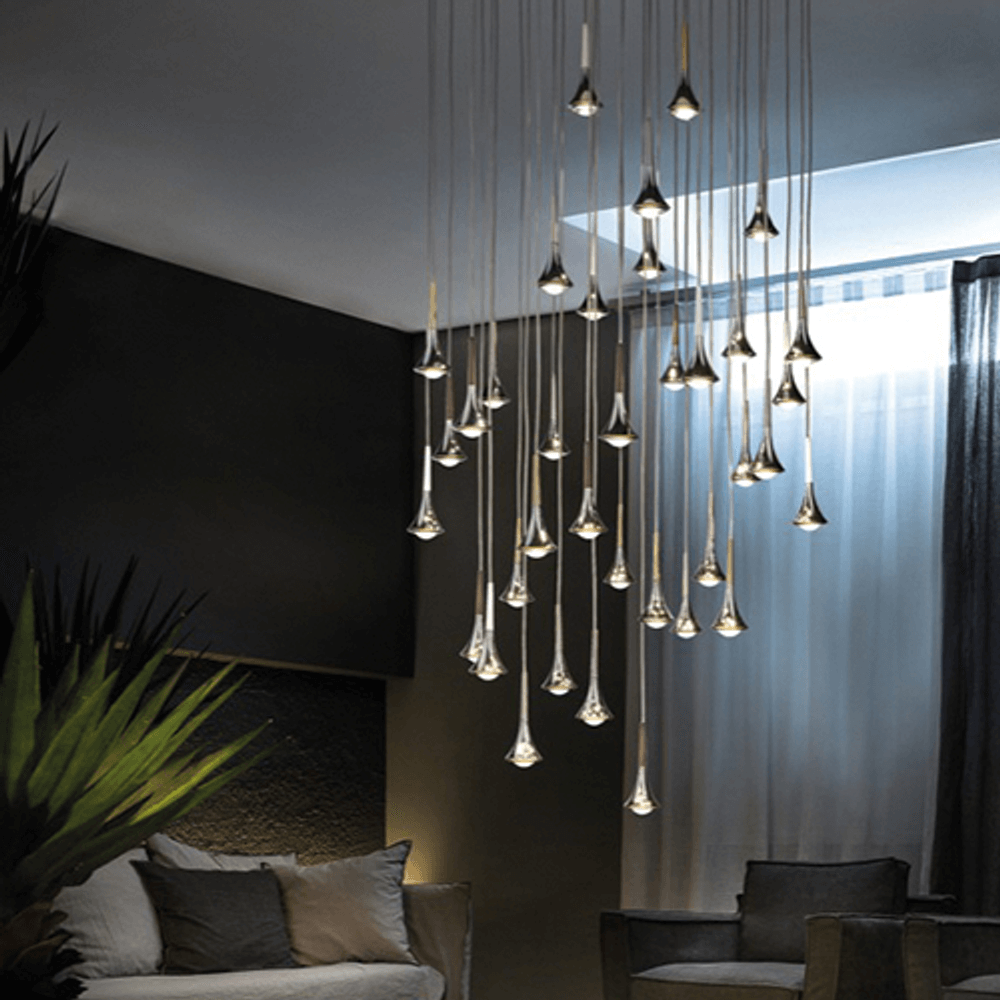 Lodes Rain LED Hängelampe in Tropfenform, elegant und stilvoll, ideal für moderne Wohnräume.