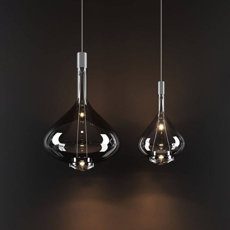 Zwei elegante hängende Lampen mit gläsernem Design, perfekte Beleuchtung für modern eingerichtete Räume.