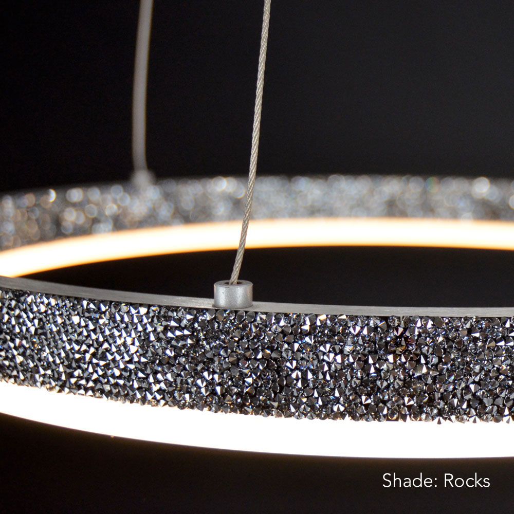 Swarovski Cover for ringlamper i Rocks-design, moderne og elegant, forfinet med Swarovski-krystaller.