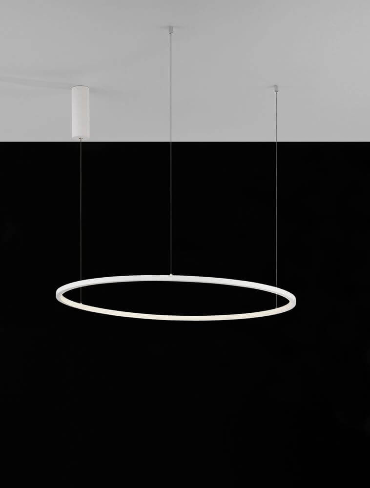 Tarquin LED Pendelleuchte Ø 80cm 3000K, moderne hängende Leuchte mit filigranem Design auf schwarzem Hintergrund.