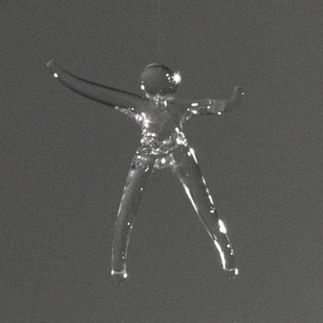 Terzani Angel Falls Single Ersatzteil hängende Glasfigur mit ausgestreckten Armen auf hellem Hintergrund.