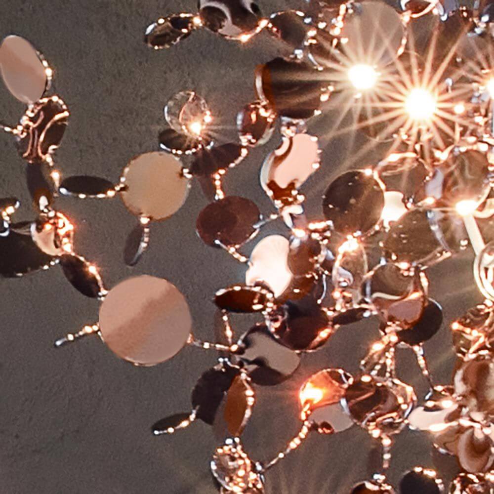 Detailansicht der Terzani Argent Design-Tischlampe mit schimmernden Metallscheiben.