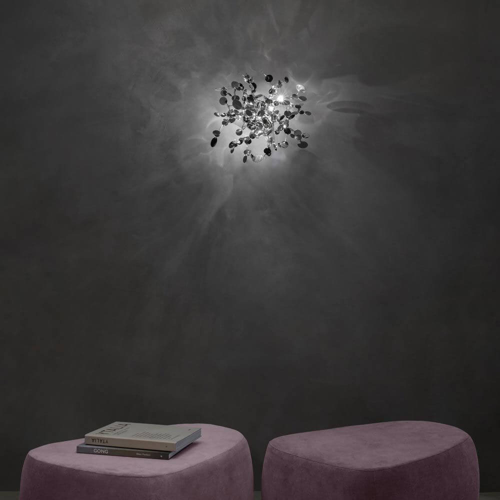 Terzani Argent Design-Wandlampe in einem modernen Wohnraum mit sanft schimmerndem Licht.
