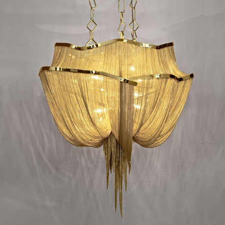 Lustre design Terzani Atlantis XXL Ø 110 cm en or avec des longueurs drapées pour une lumière vivante et un effet organique.
