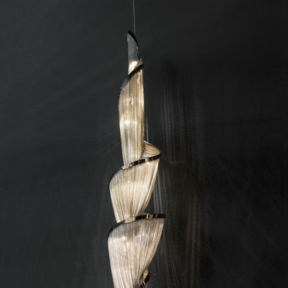 Terzani Epoque LED Design-Hängelampe Ø 35cm, moderne Lichtskulptur aus gebogenem Messing mit nickelmetallischen Ketten.