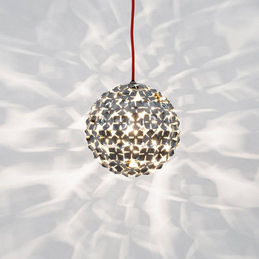 Terzani Orten'zia Design-Hängeleuchte Kugel mit schimmerndem Licht und organischer Form.