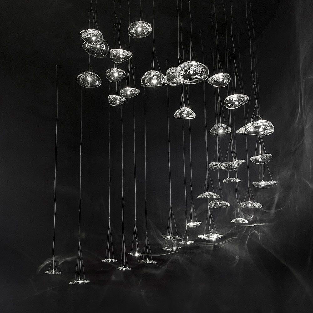 Terzani Manta LED Pendelleuchte in Kristall, geschwungene, wellige Linien, elegantes Design für moderne Innenräume.