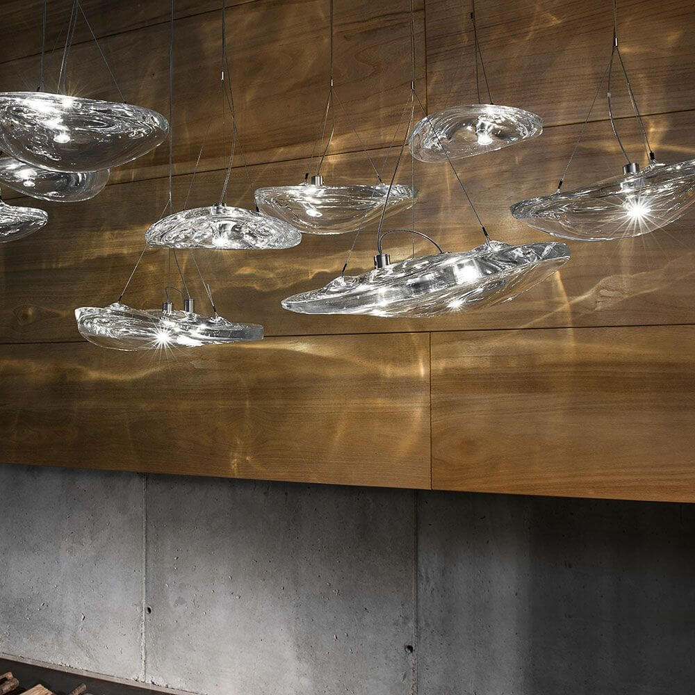 Terzani Manta LED Pendelleuchte in elegantem Kristalldesign, inspiriert von Unterwasserformen.