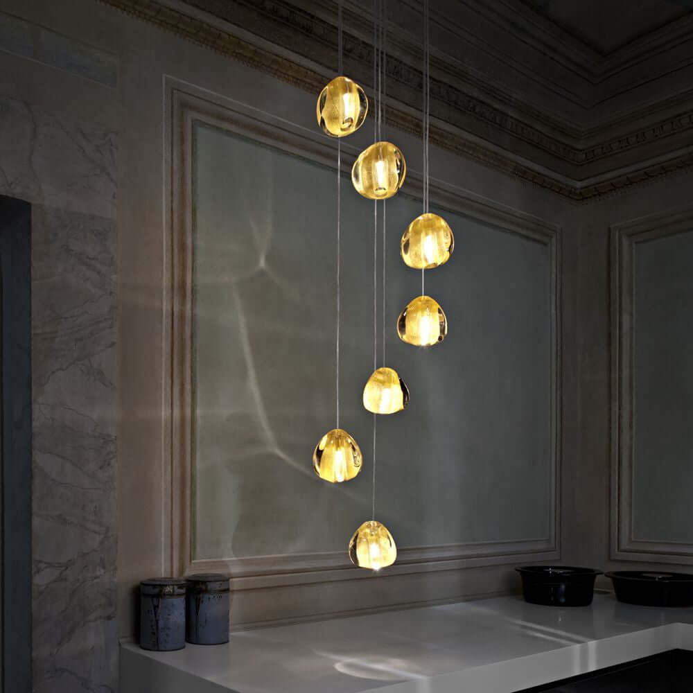 Terzani Mizu Design Hängeleuchte 7-flammig Ø 31cm in stilvollem Interieur mit beeindruckenden Lichtbrechungen.